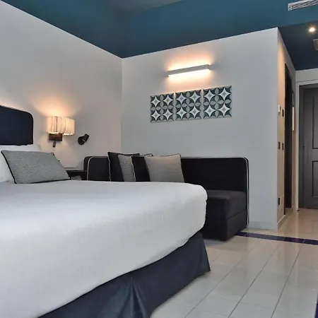 Lägenhetshotell Luxury Royal 4*