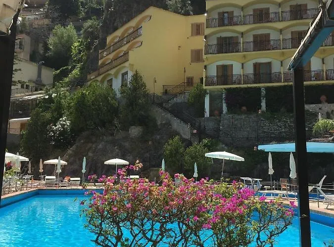 Luxury Royal Lägenhetshotell 4*